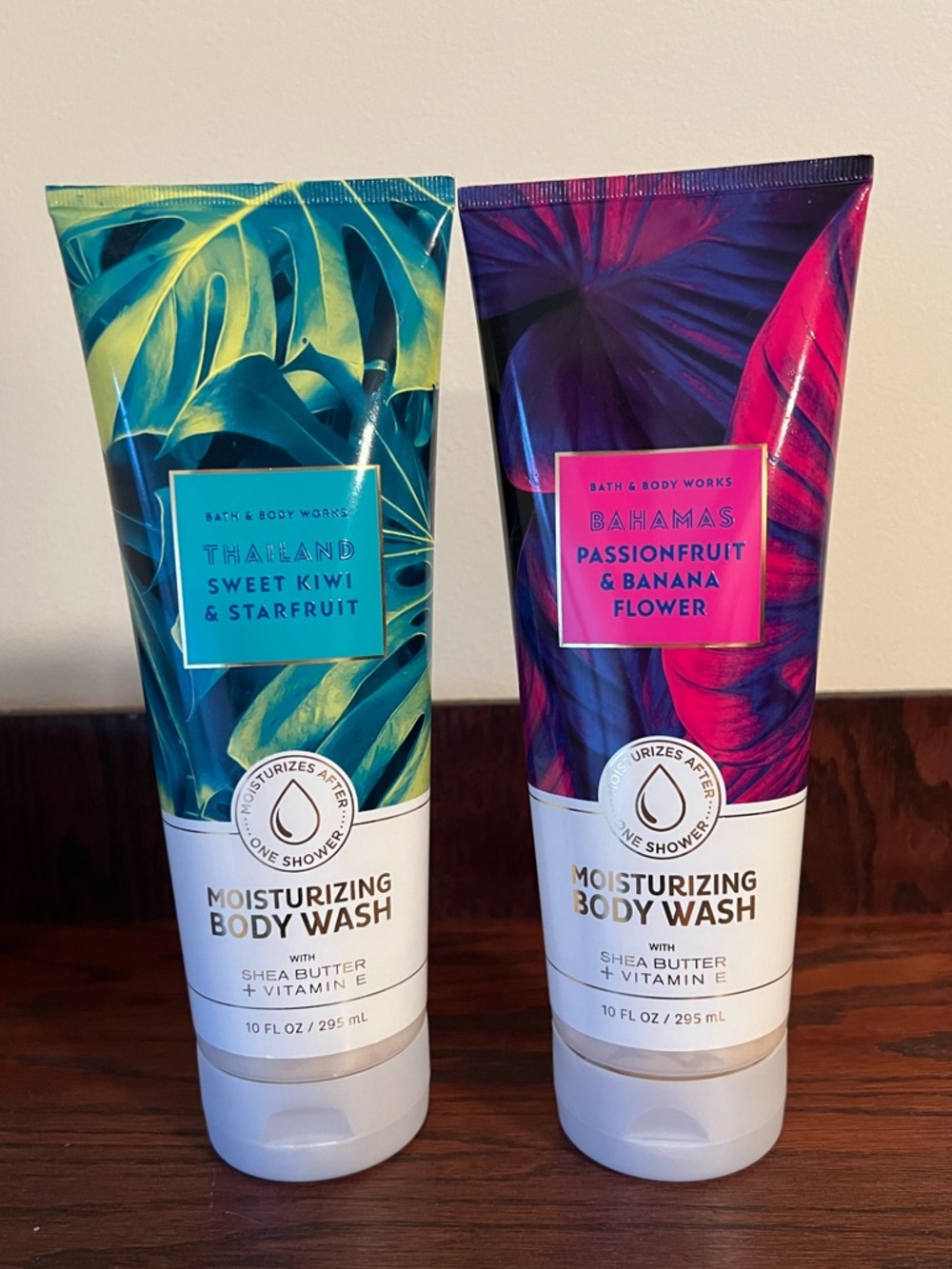 Bath & Body Works Moisturizing Body Wash Duo - Tropical Scents